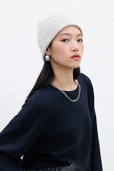 Manuka Hellgraue gerippte Strickmütze
