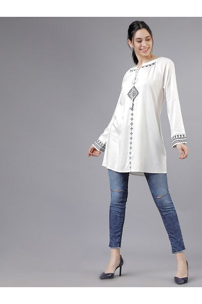 Vishudh By Styli بلوزة طويلة مطبوعة برباط على الرقبة