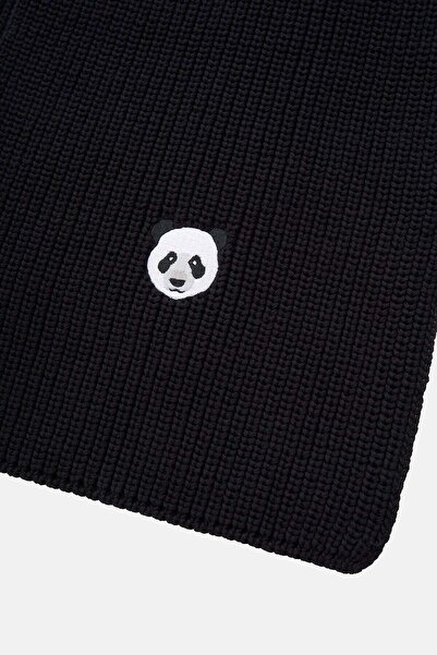 WWF Market Panda Scarf, Black Modeling