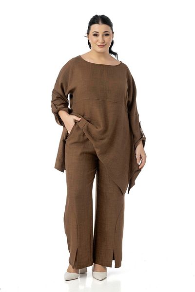 DISENTIS MODEST Set bluză și pantaloni de mărime mare cu croială relaxată - maro
