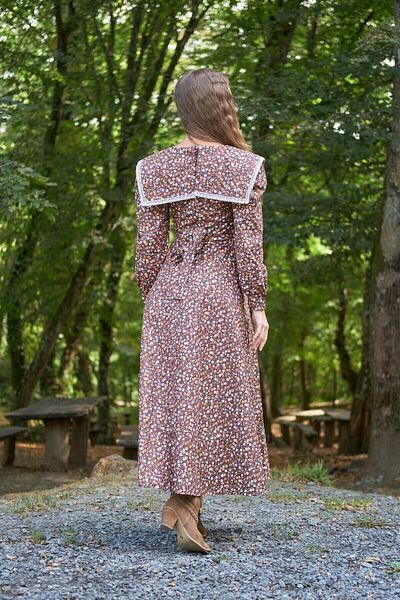 KÜÇÜĞÜM BUTİK Braunes, langärmliges, ausgestelltes Kleid mit Blumenmuster und großem Vintage-Kragen