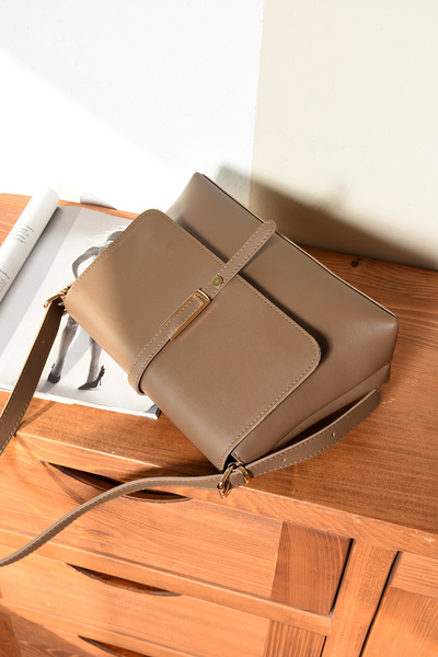 İAMBTŞY Τσάντα χιαστί τύπου Postman με λουράκια χιαστί