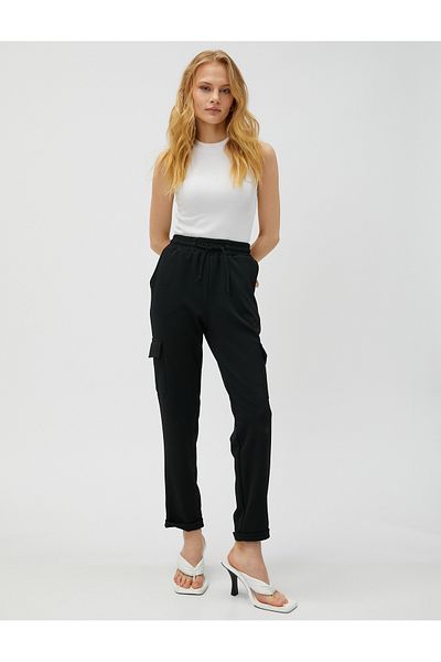 Koton Bequeme Cargohose mit Taschen und gebundener Taille