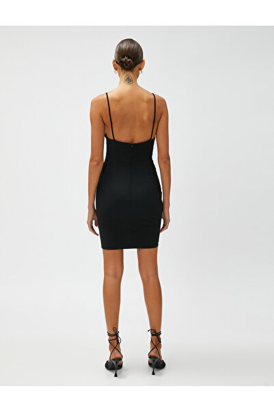 Koton Mini večerní šaty s nízkým střihem