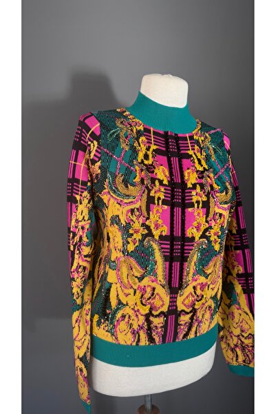 Kübra Tekin Boncuk İşlemeli Özel Tasarım Kazak