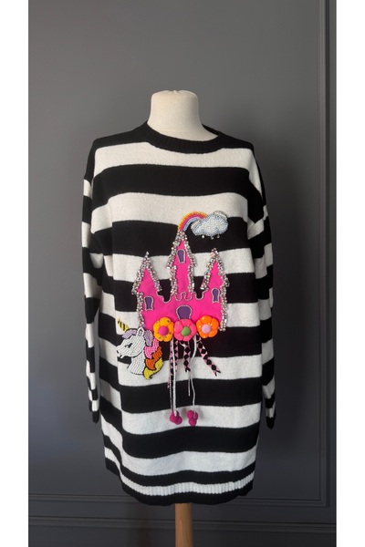 Kübra Tekin Boncuk İşlemeli Özel Tasarım Kazak