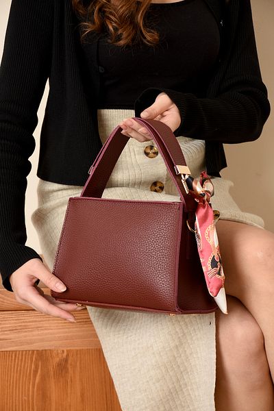 ESTUTE Classic Scarf Detailed Shoulder Bag