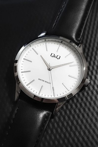 Q&Q Silver White Striped Classic Model Unisex Wristwatch