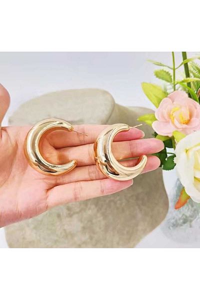 KYOLA DESİGN Gold Curved Moon Earrings