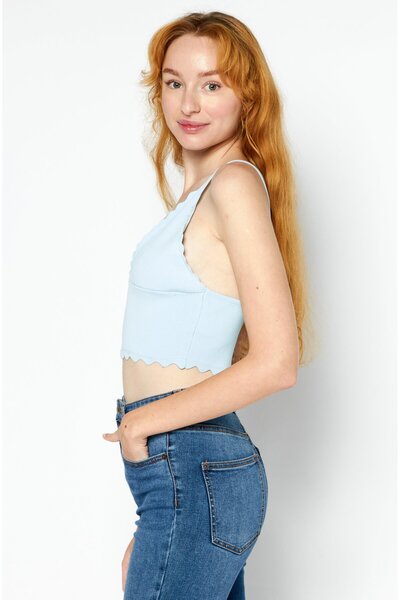 Missguided Women V Neck Sleeveless Textured Crop Top, Blue