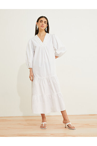 Koton Μακρύ φόρεμα με μαργαριταρένια λεπτομέρεια V-λαιμόκοψη