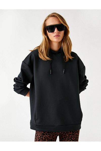 Koton Übergroßes Kapuzen-Sweatshirt mit Känguru-Tasche, seidig strukturiert