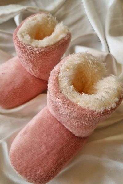 Trade Bazaar 0-9 Months Baby Slippers - Plush, Non-Slip Sole and Furry Booties
