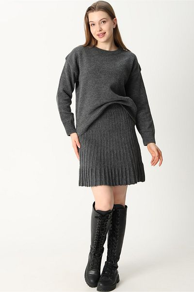 VEGENZE Women's Anthracite Soft Sweater Pleated Skirt Double Knitwear Set