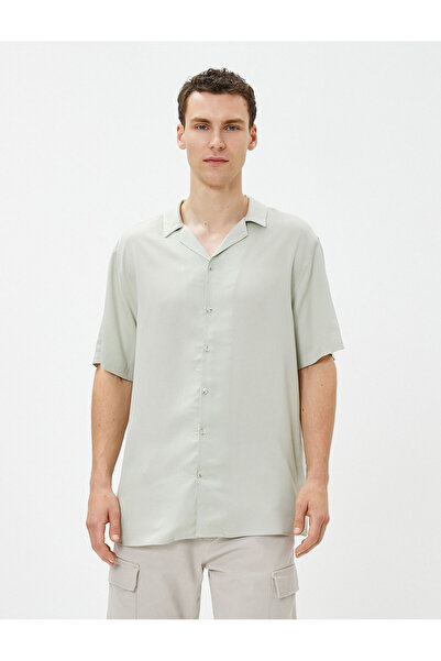 Koton Basic-Hemd mit kurzen Ärmeln und Umlegekragen aus Ecovero®-Viskose