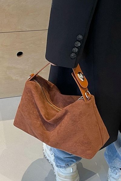 BAHELS Εισαγόμενη τσάντα χεριών και ώμων από καστόρι σε μαύρισμα χρώμα