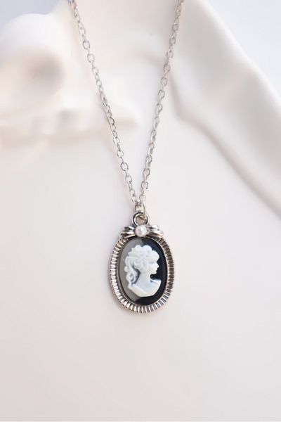EFBUTİK Silver Color Chain Lady Cameo Imported Necklace