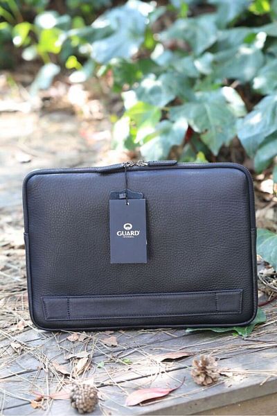 Guard Leather حقيبة كلاتش جلدية سوداء