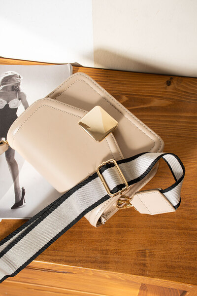 ESTUTE Γυναικεία τσάντα ώμου Mini City με λεπτομέρεια κλειδαριάς