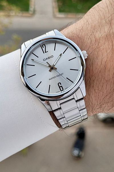 Casio ساعة يد رجالية فضية اللون