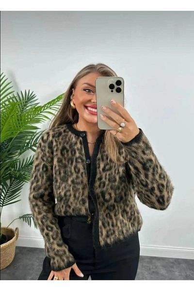 Fresh&Moda Cardigan scurt cu nasturi din tricotaje moale cu model leopard