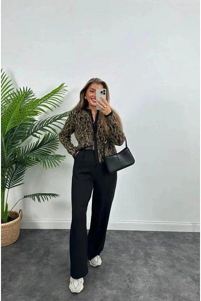 Fresh&Moda Cardigan scurt cu nasturi din tricotaje moale cu model leopard