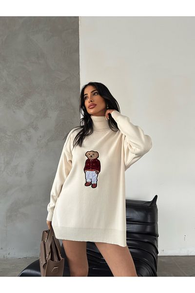 Lusin Women's Ecru Oversize Teddy Bear Oversize Turtleneck Knitwear Sweater