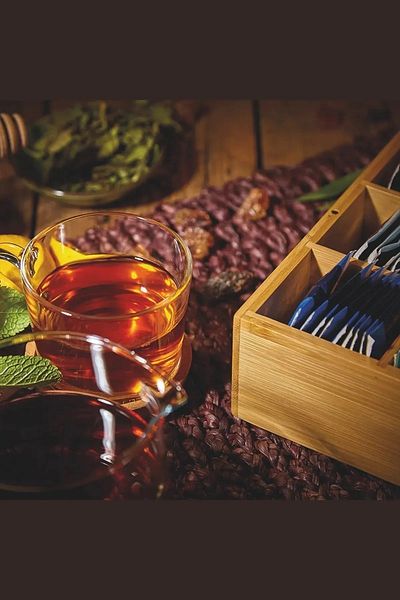 Qerhome صندوق تخزين متعدد الأغراض من الخيزران مكون من 6 أقسام، منظم من الخيزران مقاس 24 سم × 16 سم