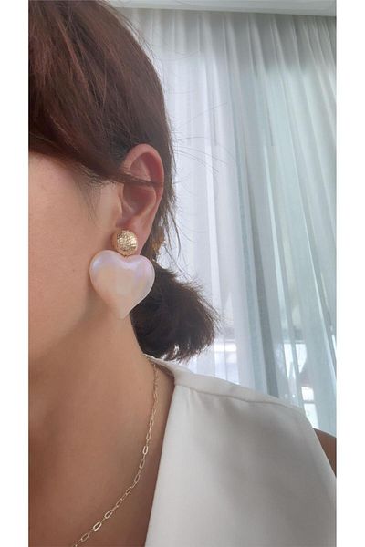 Pelin Aksesuar Powder Pink Shiny Pearlescent Big Heart Design Earrings