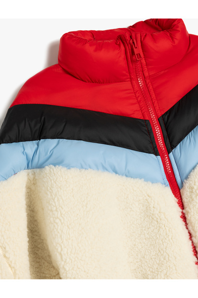 Koton Plüschjacke mit Stehkragen und Taschen – Stoffdetail mit Reißverschluss