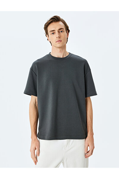 Koton Kısa Kollu Etiket Detaylı Pamuk Karışımlı Bisiklet Yaka Oversize Tişört