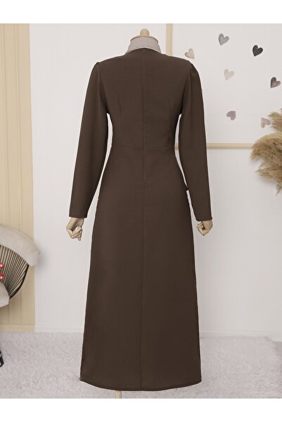 Modamorfo Krepové šaty s asymetrickým výstřihem a otevřeným předním detailem - hnědé