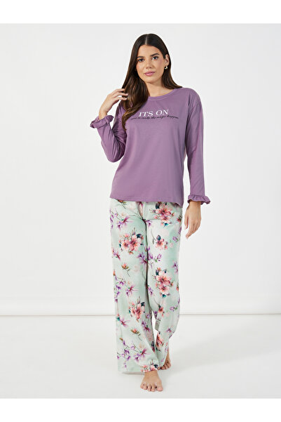 Styli Slogan Print Ruffled Cuff Sleeves T-Shirt & Floral Pyjama Set