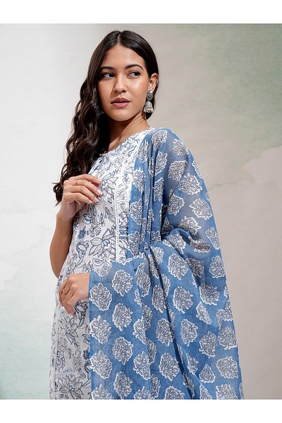 Vishudh By Styli Pack of 3 - Floral Print Cotton Kurta, Trousers & Dupatta