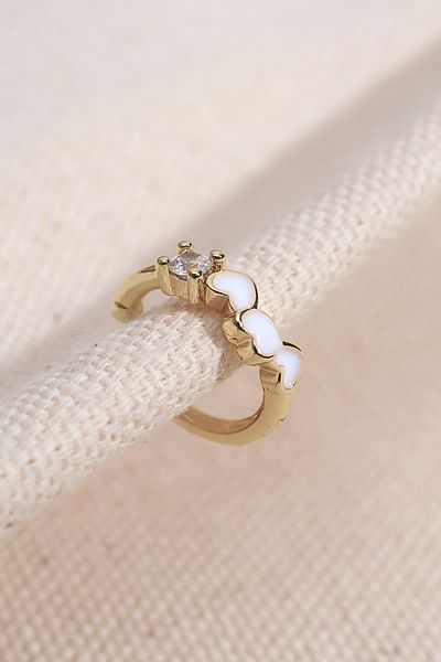 Süspüs Accessories الأبيض المينا القلب الصغير الشكل الذهب اللون الغضروف الأقراط