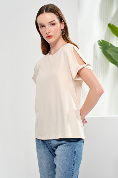 Naramaxx Kolu Burgu Detaylı T-Shirt