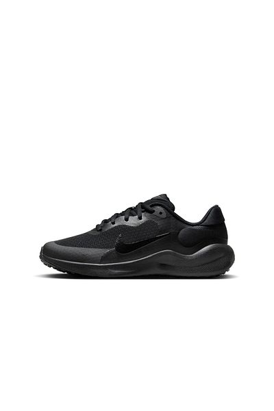 Nike Revolution 7 - Lightweight and Comfortable Cutting