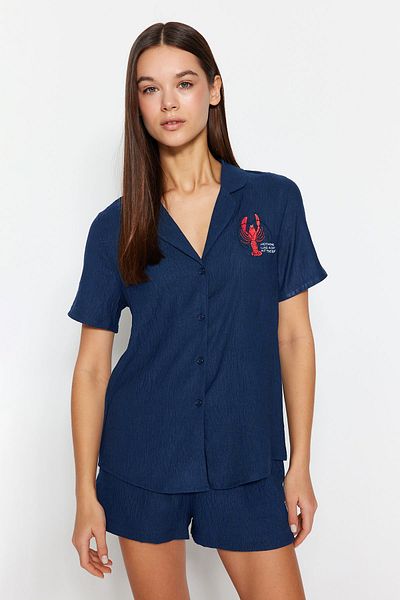 Trendyol Collection Set pijamale țesute cu pantaloni scurți brodați Indigo THMSS23PT00079