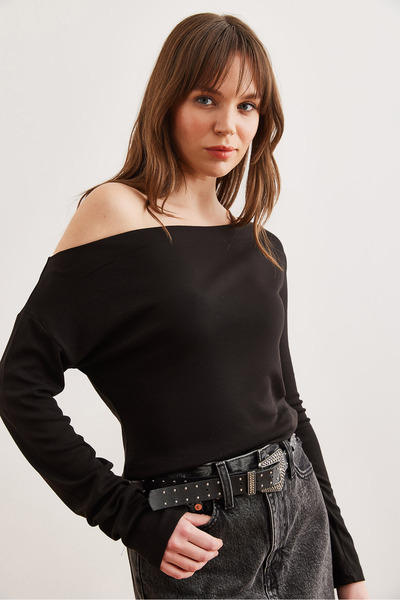 Olalook Kadın Düz Siyah Premium Soft Touch Kayık Yaka Esnek Bluz BLZ-19002448