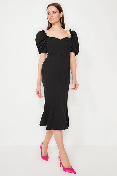 Trendyol Collection Schwarzes, gewebtes, elegantes Abendkleid mit Kragendetail, Nachtabendkleid TPRSS21EL0053