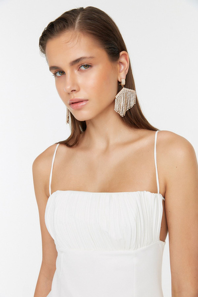 Trendyol Collection Svatební bílý límec Detailní tkané večerní šaty Noční šaty pro návrat domů TPRSS22EL3197