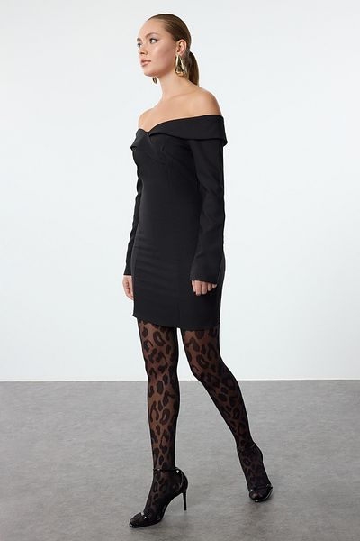 Trendyol Collection Černé přiléhavé mini večerní šaty Carmen s límcem Noční šaty TPRAW25EL00054