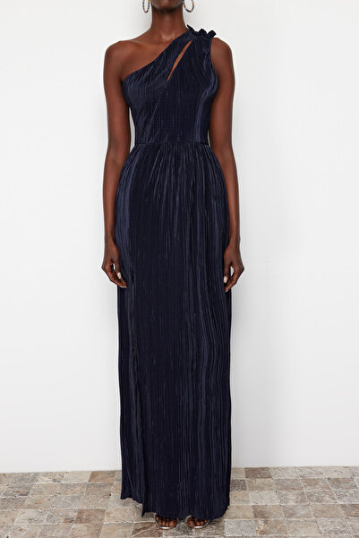 Trendyol Collection Pletené večerní šaty v námořnické modré střihu do A – podšité, dlouhé večerní šaty TPRSS24AE00021