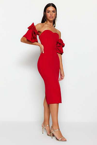 Trendyol Collection Piros testhez simuló bélelt szőtt stílusos estélyi ruha éjszakai ballagási ruha TPRSS23EL00541