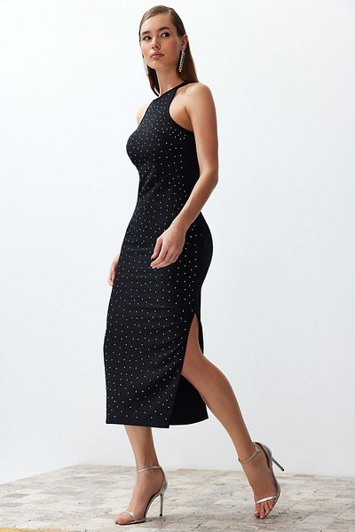 Trendyol Collection Stilvolles schwarzes Abendkleid mit glänzendem Steindetail - TPRSS24EL00128