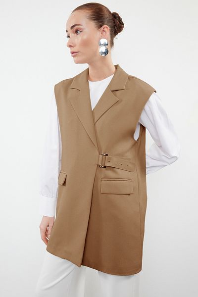 Trendyol Modest Nerzfarbene gewebte Weste mit halber Taille und Gürtelverschluss TCTAW23YL00006