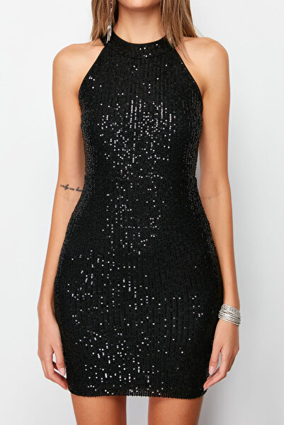 Trendyol Collection Μαύρο πλεκτό κοντό βραδινό φόρεμα με παγιέτες - TPRSS24EL00151