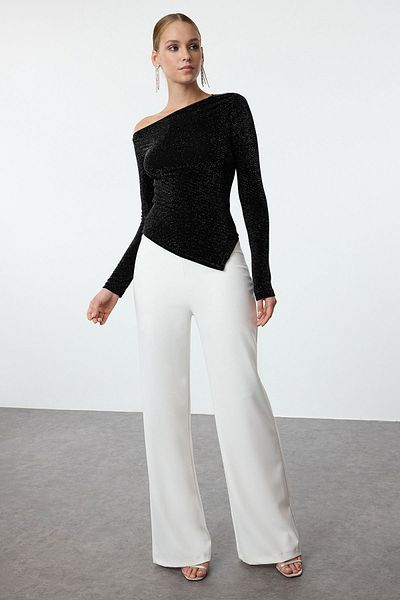Trendyol Collection Μαύρη ασύμμετρη πλεκτή μπλούζα με λεπτομέρεια στρίφωμα TPRAW25BZ00018