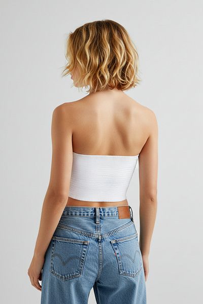 Trendyol Collection Weiße, trägerlose, geknöpfte, detaillierte Crop-Webbluse TWOAW24BZ00421