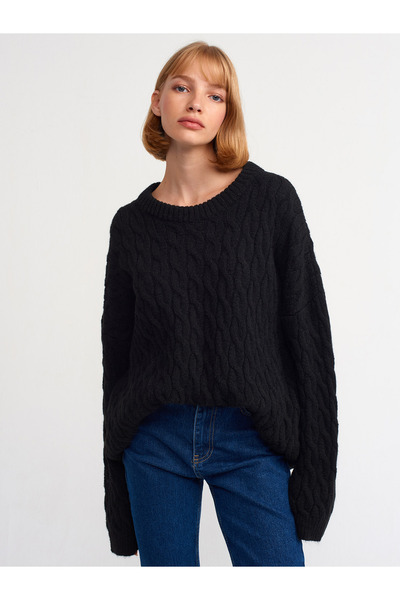 Dilvin 10434 Пуловер с коса на врата и велосипедна качулка - черен